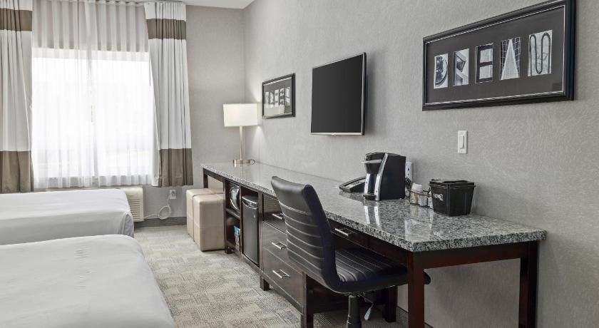 Home Inn & Suites Regina Airport