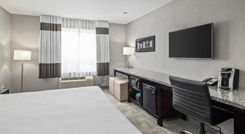 Home Inn & Suites Regina Airport