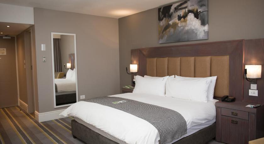 Image of 1 King Suite Mountain View 13