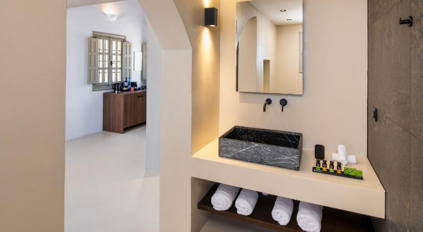 Azanti Suites - Adults Only photo