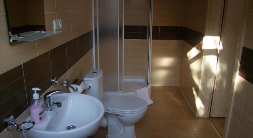 Zdjęcie: Pokój Dwuosobowy z 1 lub 2 łóżkami i łazienką (Double or Twin Room with Bathroom) 15