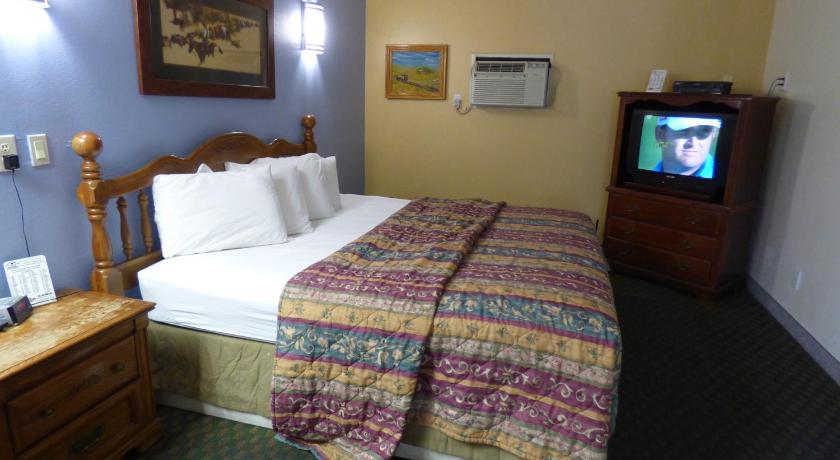 Coronada Inn & Suites