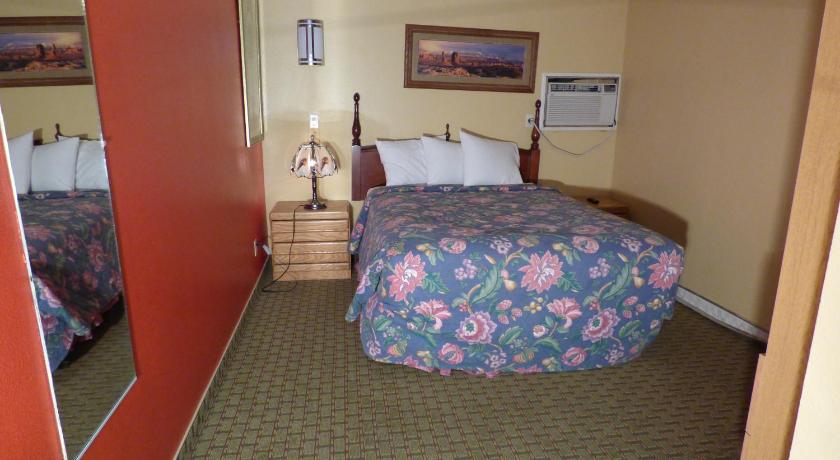 Coronada Inn & Suites