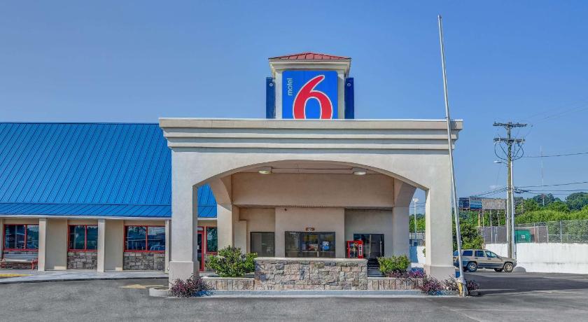 Motel 6-Calhoun, GA