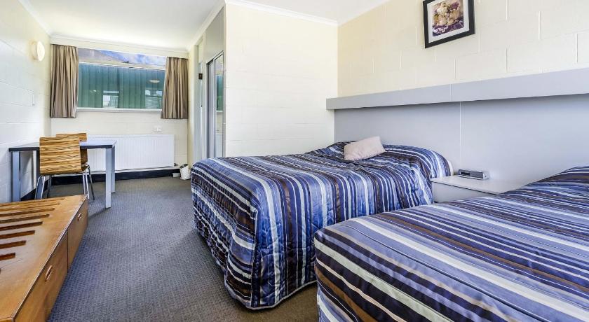 Top of the Town Hotel Motel photo