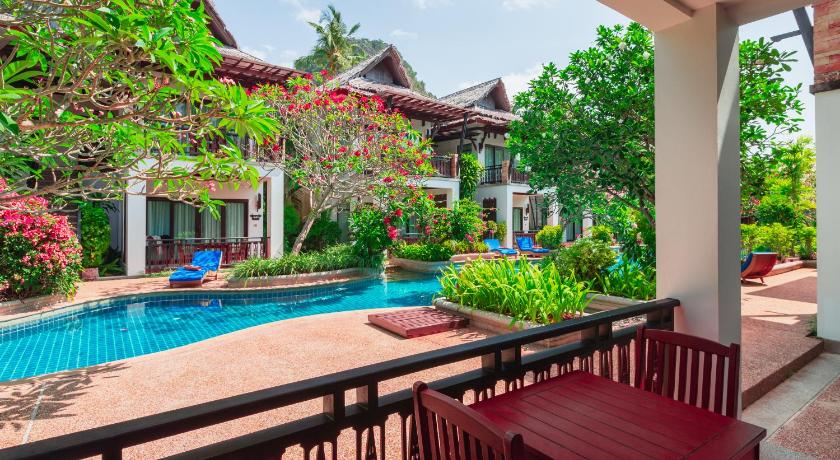 Image of Deluxe Pool Side 8