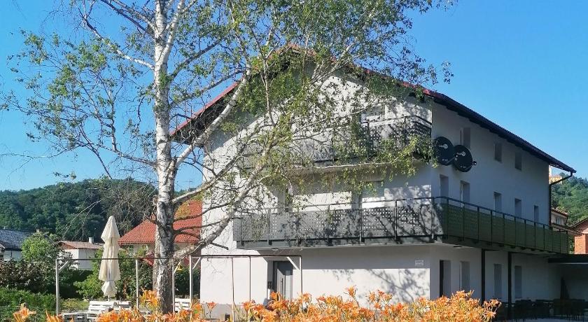 Apartments & rooms Sasa