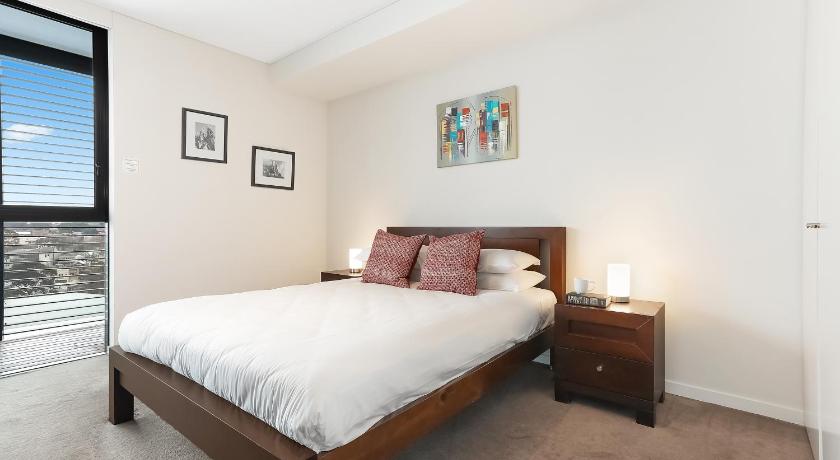 Image of One-Bedroom Apartment with Parking (908ST) 4