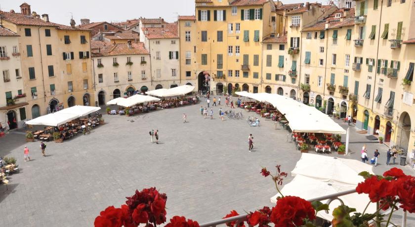 At Home Bed and Breakfast — Hotel in Lucca