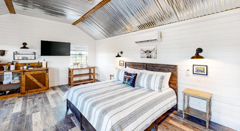 Windmill &amp; Holy Cow Cottages — Hotel in Kerrville (TX)