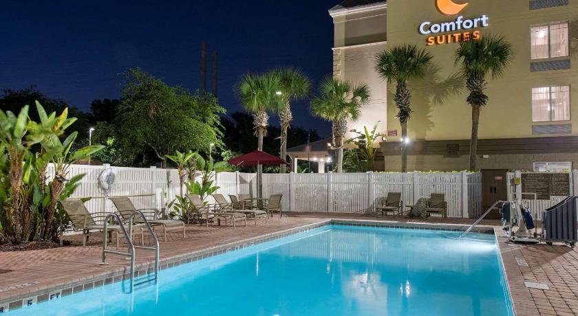 Comfort Suites Near Universal Orlando Resort