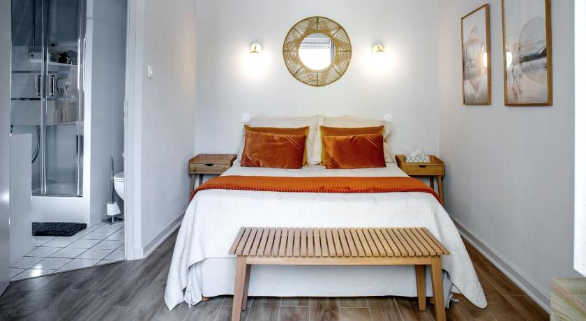 HOTEL DES DAUPHINS photo