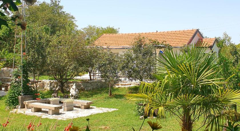 Apartments Minex — Hotel in Trebinje