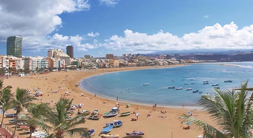 Disfruta de la brisa marina desde la terraza de este atico con solarium photo