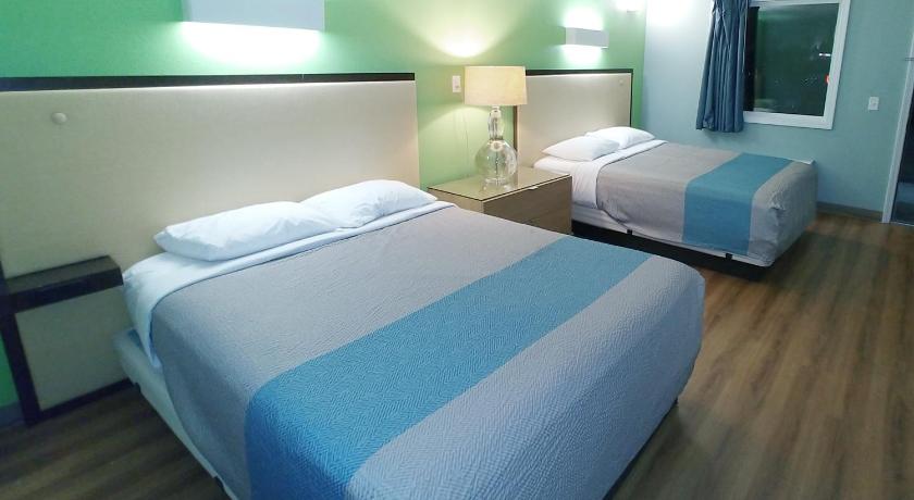 Country Yard Inn and Suites — Hotel in Miner (MO)