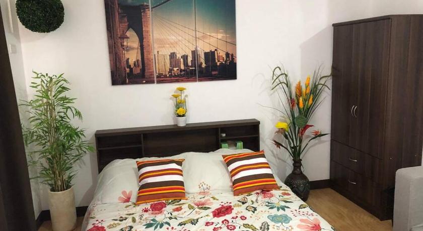 Spacious Furnished Studio Condo-Wifi-Netflix-free movies photo