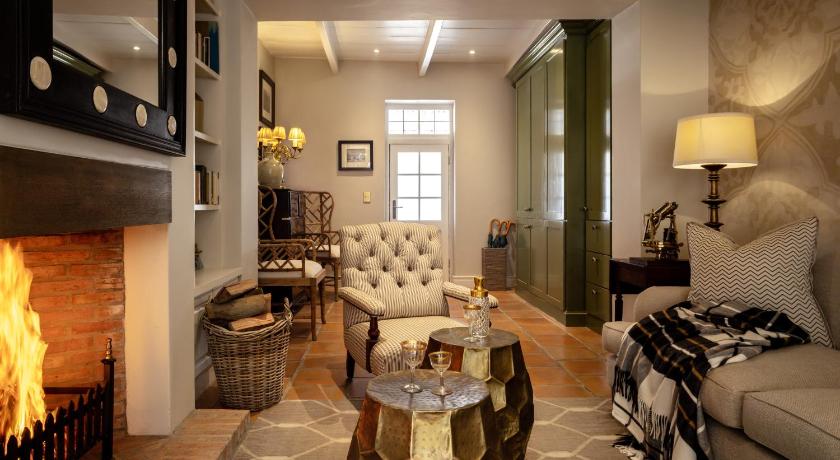 Image of Deluxe King Suite 4