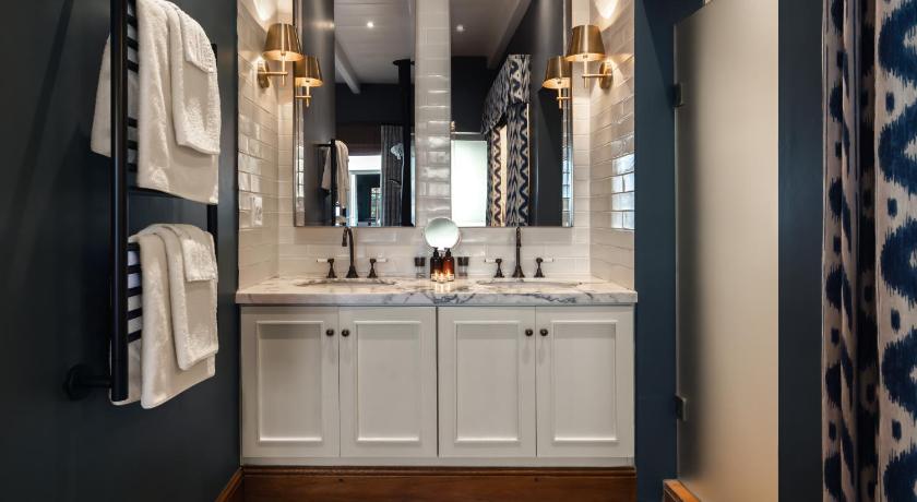 Image of Deluxe King Suite 1