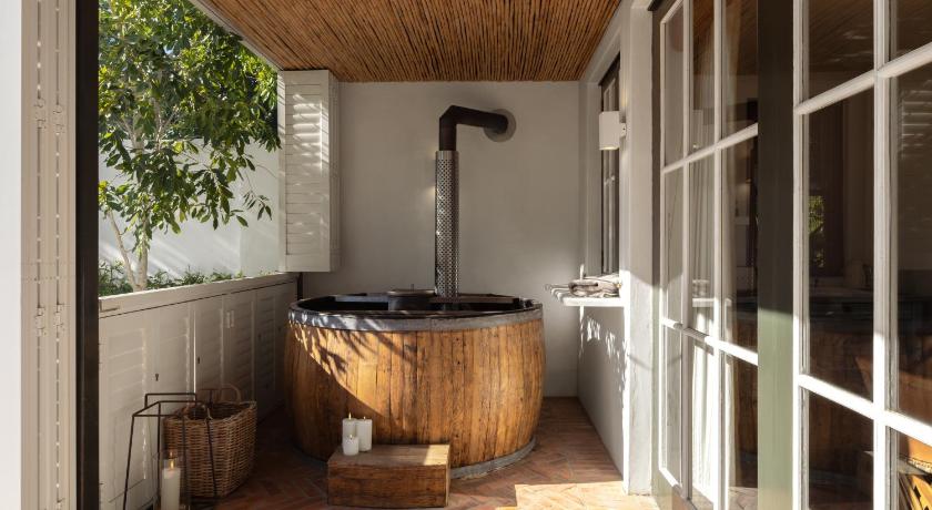 Image of Deluxe Suite 6