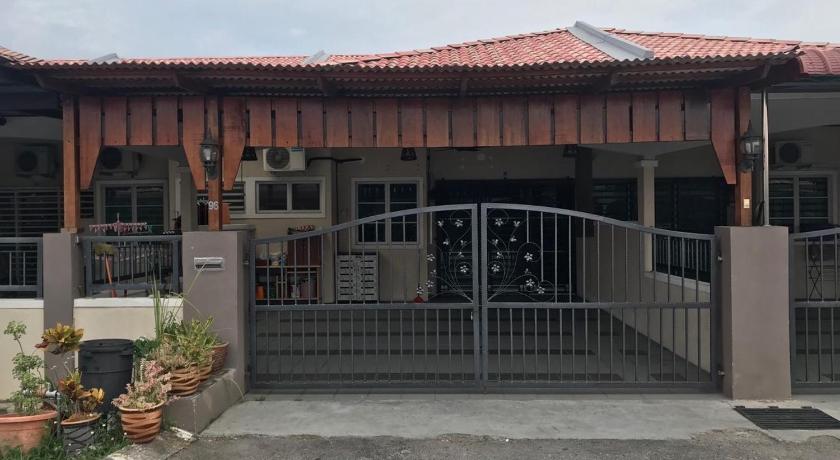 No 96 Nazirin Homestay Lumut — Hotel in Lumut