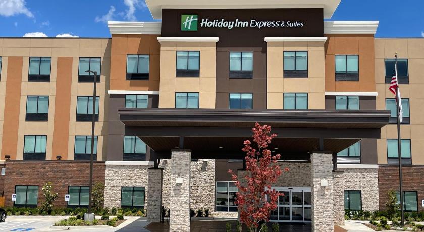 Holiday Inn Express and Suites Ft. Smith Airport