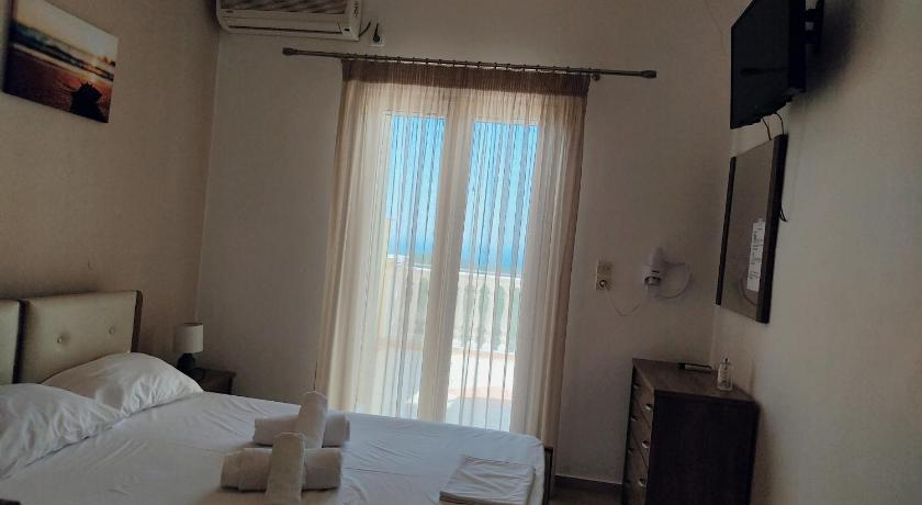 Image of Studio (2 Adults) 2