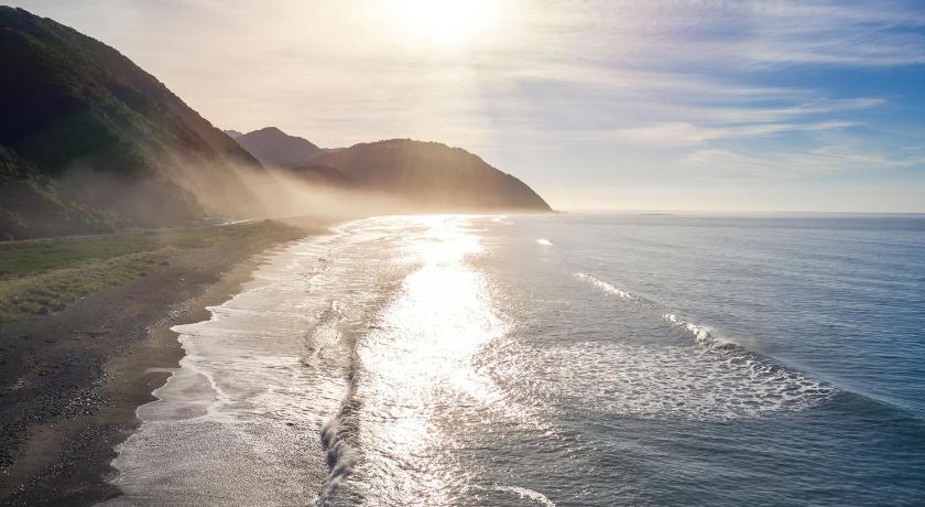 Beachfront Cottage Mangamaunu — Hotel in Kaikoura
