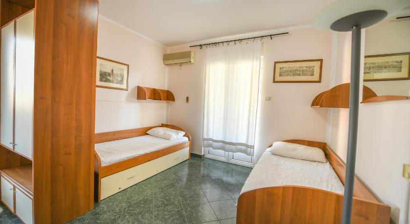 Jolly Apartments photo