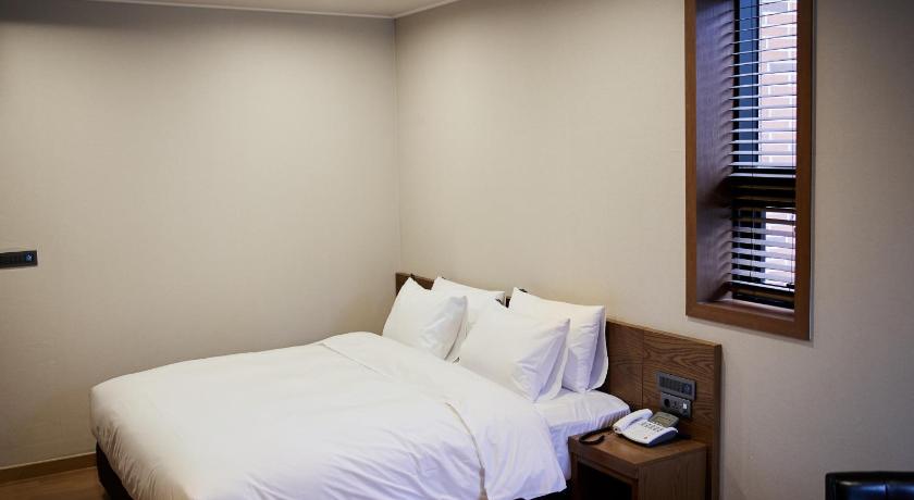 Image of Premium Deluxe Club King Room 4