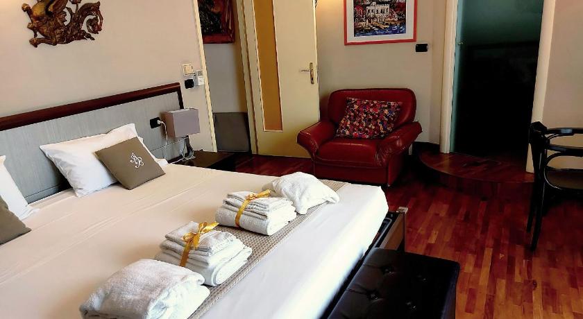 Image of Superior King Room with balcony 15