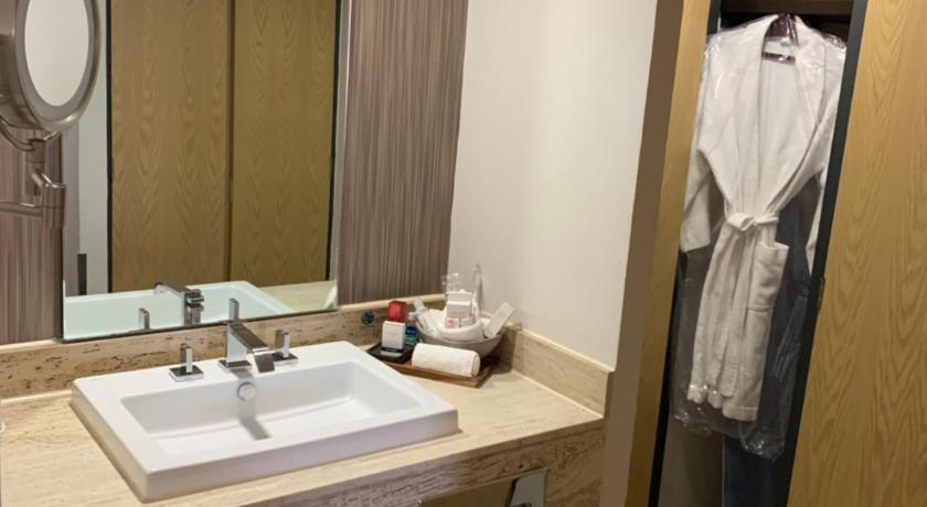 Image of Master Suite 12