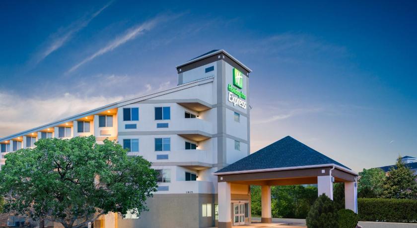 Holiday Inn Express Colorado Springs-Airport photo
