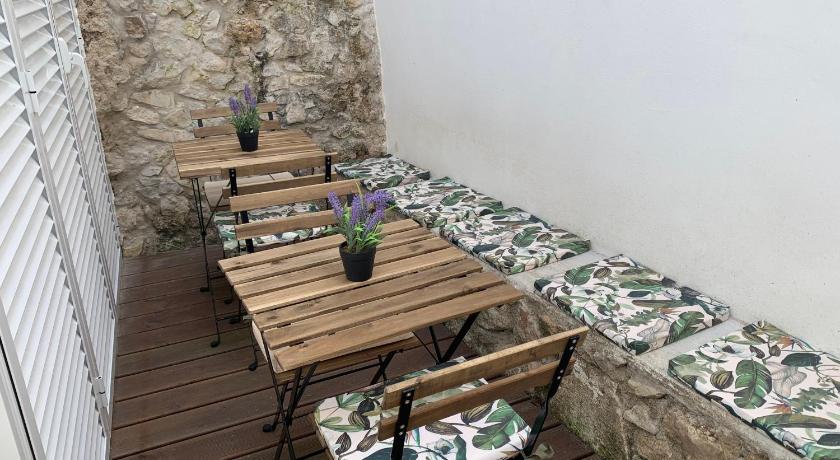 Coimbra Pharmacia GuestHouse 4-Star Hotel room