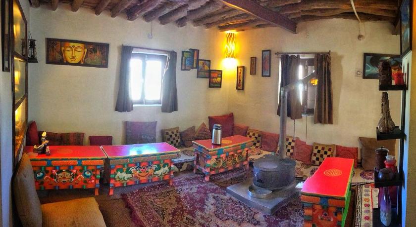 a living room filled with furniture and decorations, The Nomad's Cottage-Losar, Chandra Tal - Spiti Valley in Losar