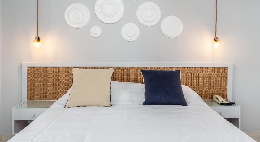 Image of Elegant Sea View Double or Twin Room 10