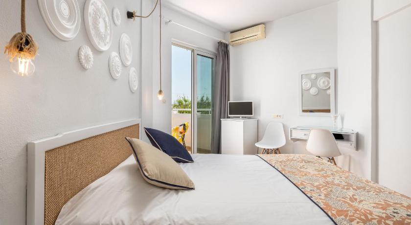 Image of Friends & Family Sea View Room 4