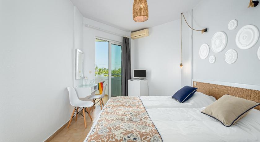 Image of Friends & Family Sea View Room 7