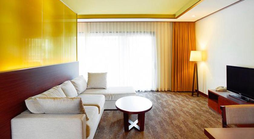 Image of 2 Twin Suite Furnished Balcony 6