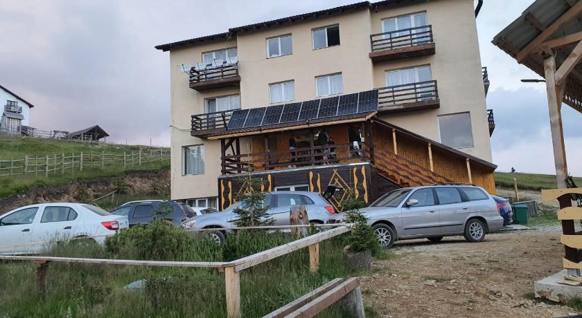 Pensiunea Patricia, Varful lui Roman — Hotel in Horezu