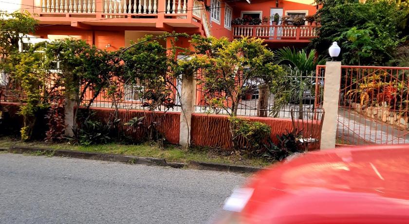 3 Bedroom Apartment in westerrn Tobago — Hotel in Tobago