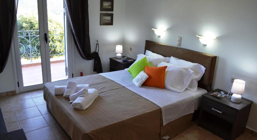 Image of Three-Bedroom Apartment with Sea View 4