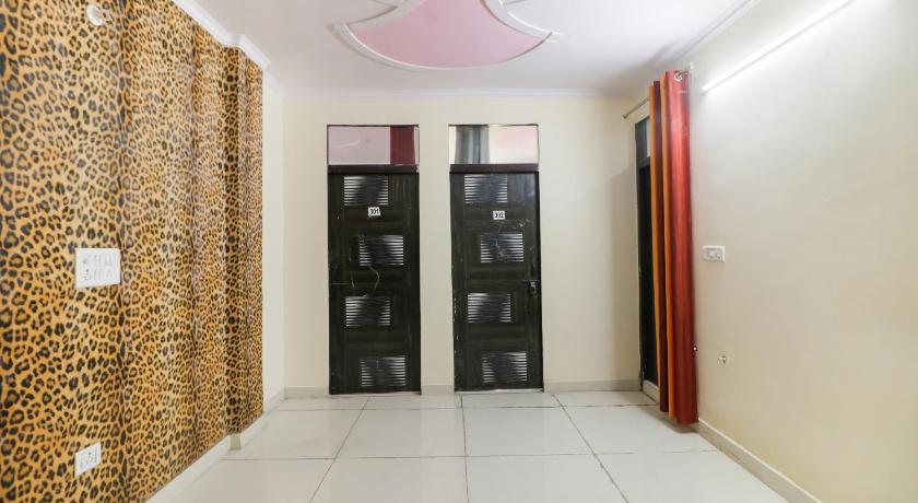 OYO 10888 Aastha Residency