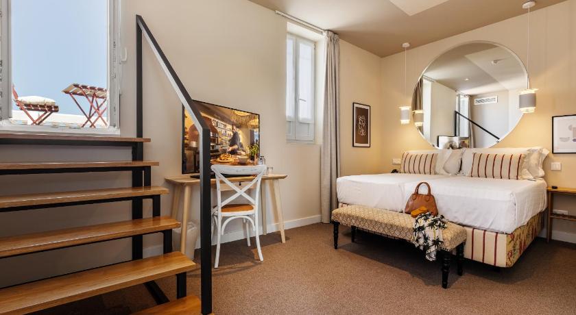 Image of Superior Room 6