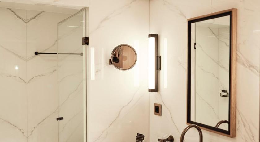 Image of Riverside Signature Suite 9