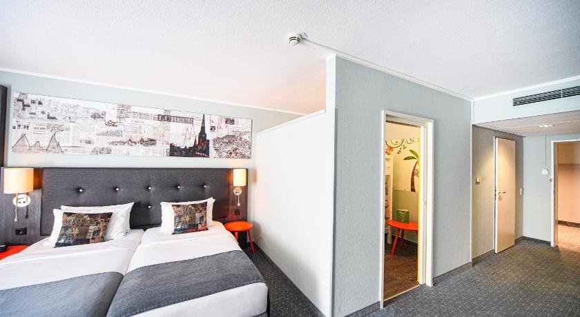 2 Twin Beds And 1 Bunk Bed Family Room圖片 1