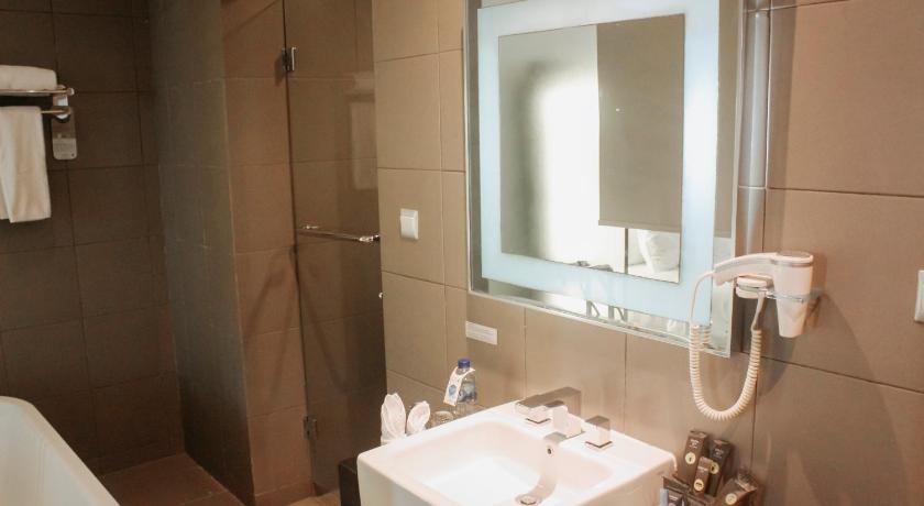 Image of Junior King Suite 8