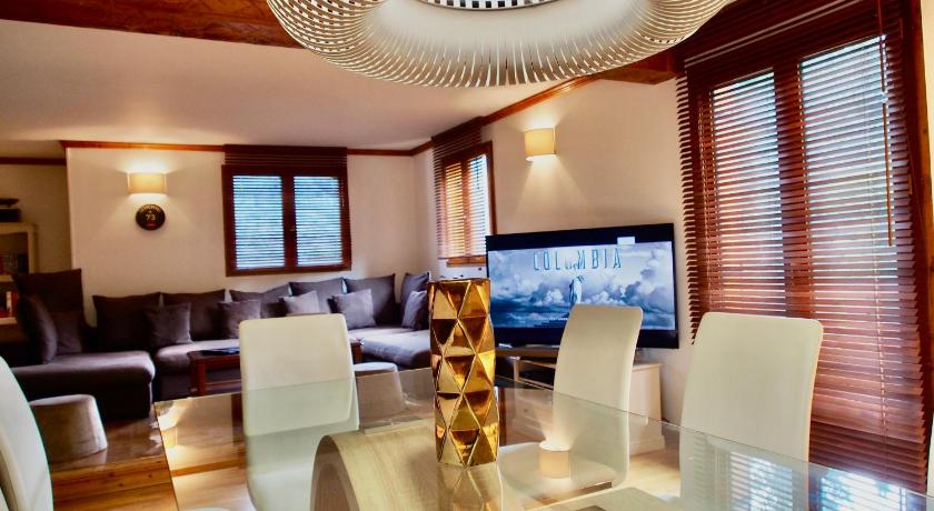Chalet Greystone — Hotel in La Perriere (Rhone-Alpes)