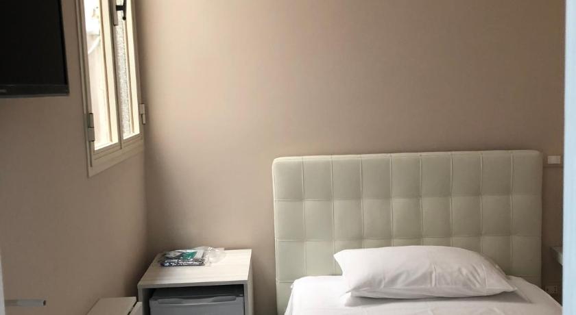 a bedroom with a bed and a dresser, Affittacamere Regina in Taranto