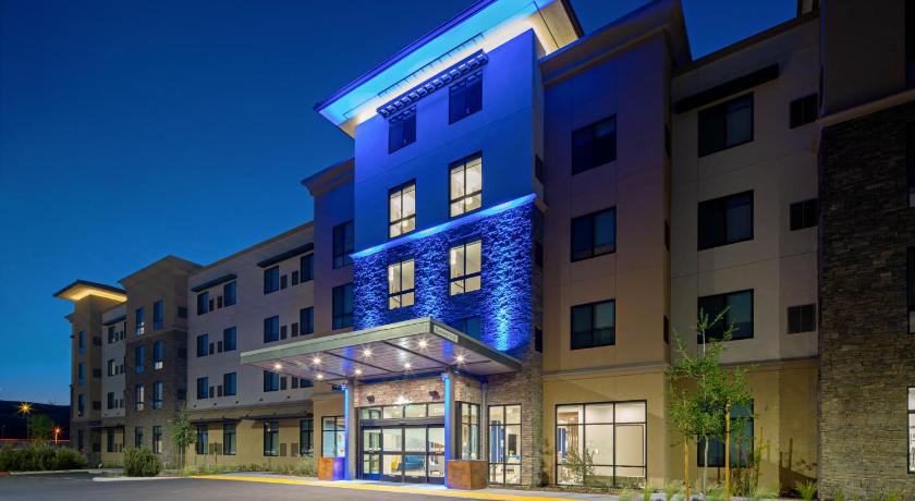 Holiday Inn Express and Suites Valencia - Santa Clarita