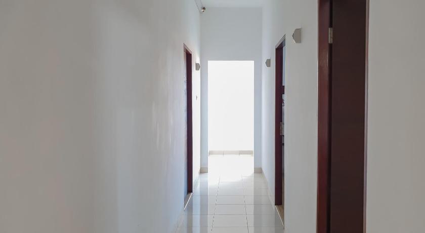 RedDoorz near Istana Plaza 3 – Pamoyanan, Bogor Selatan, Bogor, ID